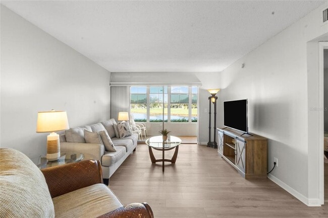 Photo - 7193 W Country Club Dr N Unidad 140