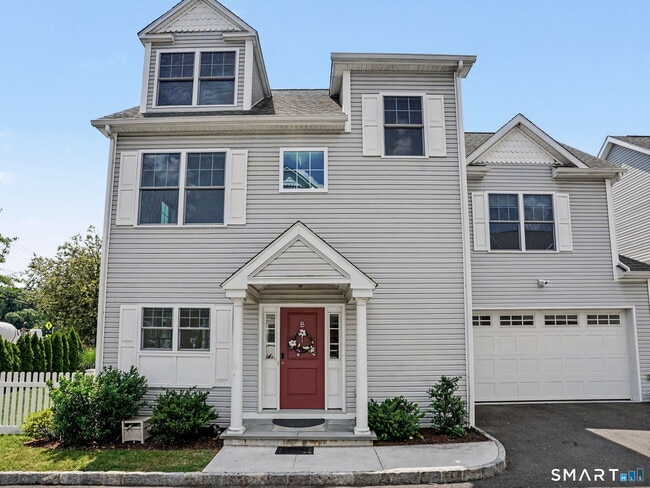 Building Photo - 604 Newfield Ave Unit B