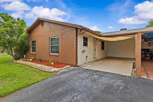 Photo - 503 SE 5th Cir