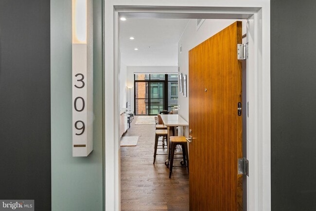 Photo - 525 Water St SW Unit 309