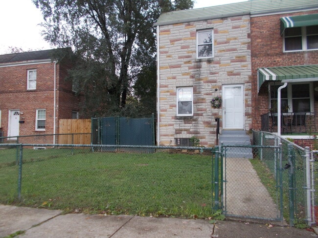 Building Photo - 3731 Saint Margaret St Rental