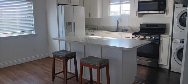 Building Photo - 4436 W 64th St Unit 2