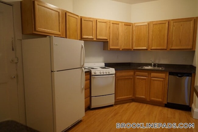 Photo - 1589 Beacon St Unit 4