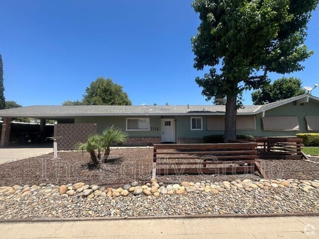 Building Photo - 1116 W Tulare Ave Rental