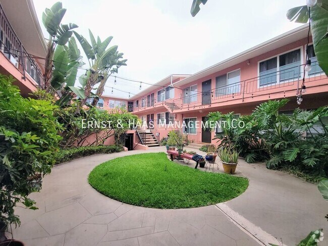 Building Photo - Beautifully Remodeled 1 Bedroom Condo Step... Unit #03