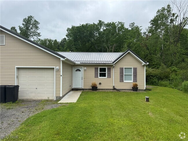 Building Photo - 683 OH-305 Unit B Rental