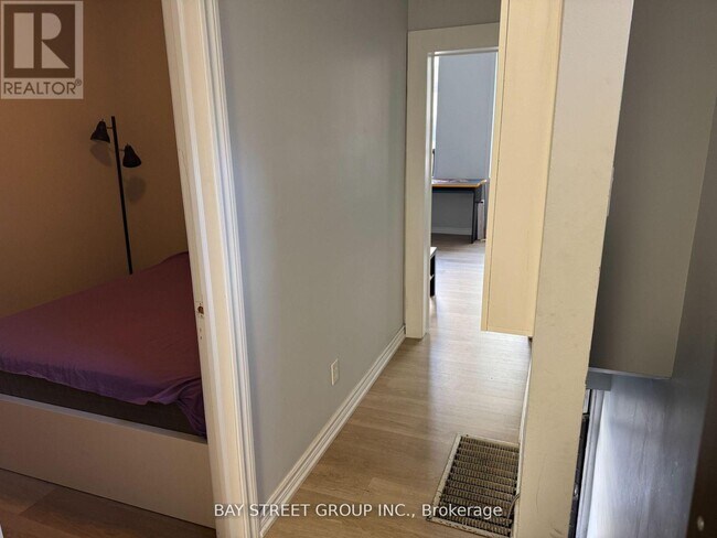 Photo - 189 Dundas St W Unit 2nd Flr