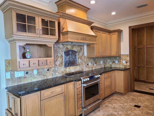 Photo - 2557 Pineapple Ave