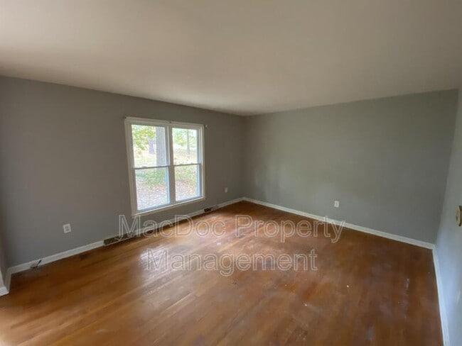Photo - 727 Chalklevel Rd