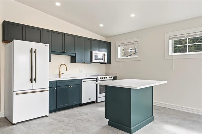 905 N Main St Unit 201