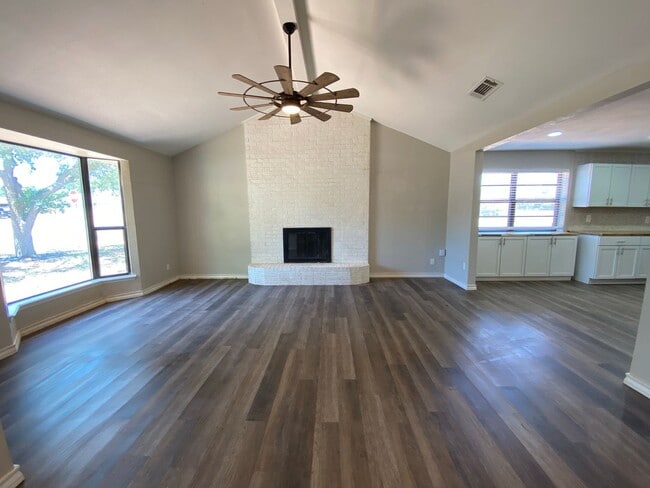 Photo - Spacious and Stunning Home with Solar Panels – Your Dream Property AWAITS!