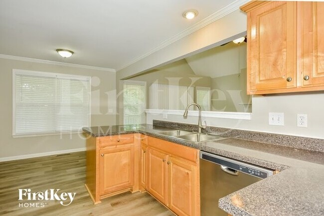 Photo - 554 Summit Way