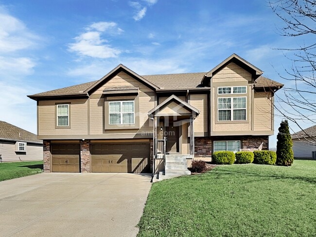 Building Photo - 9302 SE 2nd St