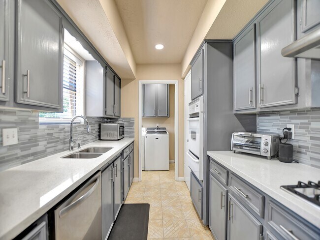 Photo - 21902 Meadowhill Dr