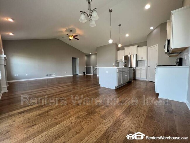 Photo - 305 NE Prairie Wolf Dr