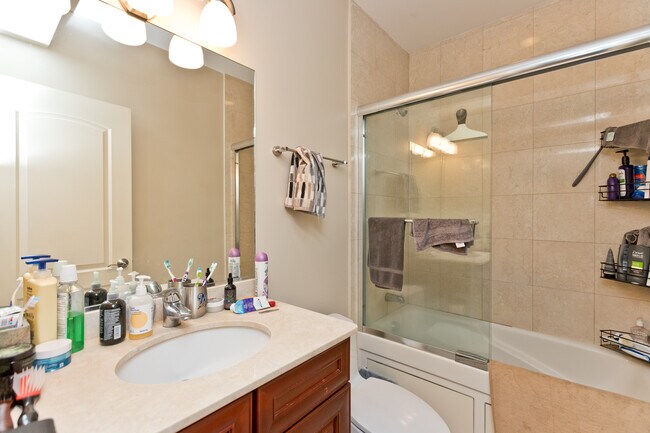 Photo - 2414 W Moffat St Unit 001