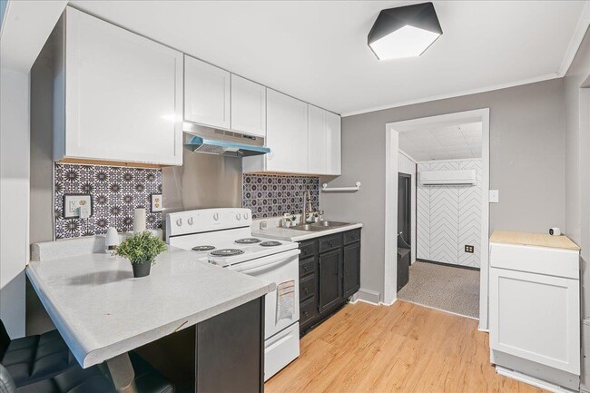 Photo - 2609 Maplewood Ave