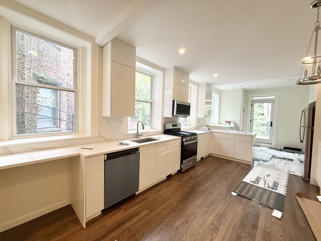 Building Photo - 1726 Beacon St Rental