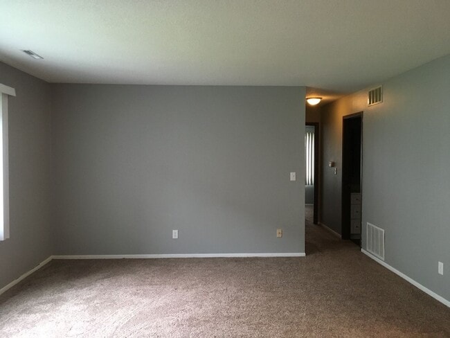 Photo - Cobblestone Circle Apartment 2 Bedroom, 1 ...