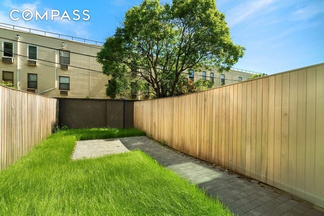 Photo - 33 Carroll St