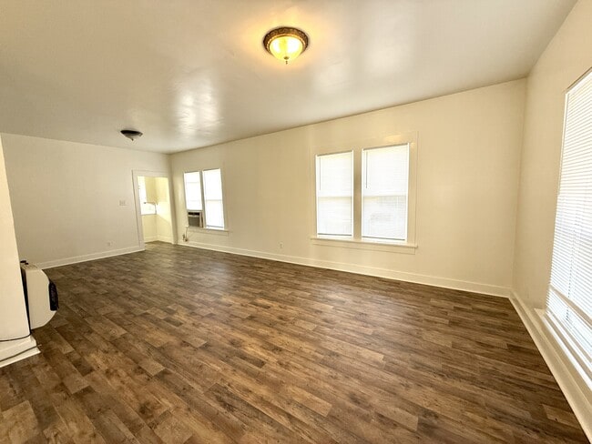 Photo - 518 3rd Ave NW