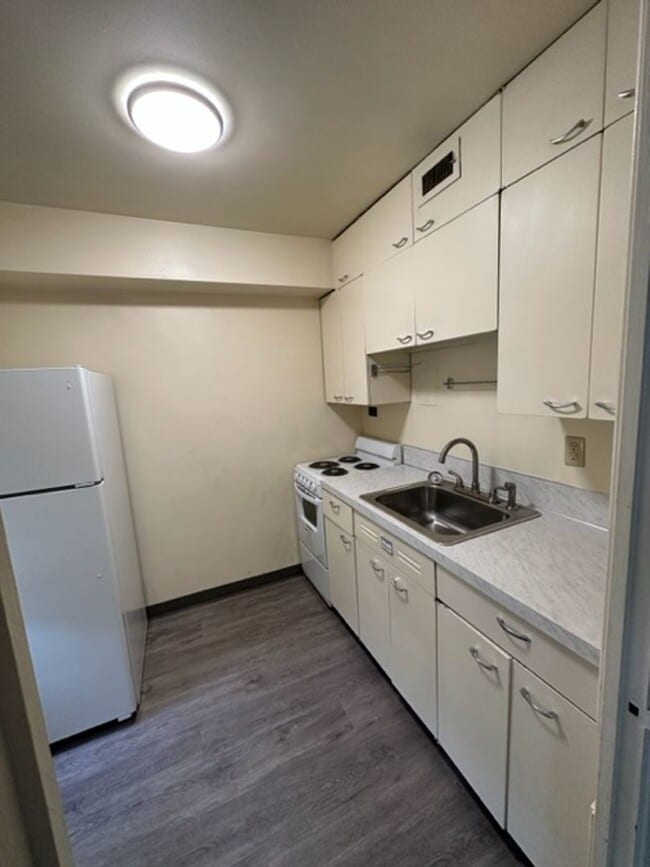 Photo - Eugene Manor Apartments