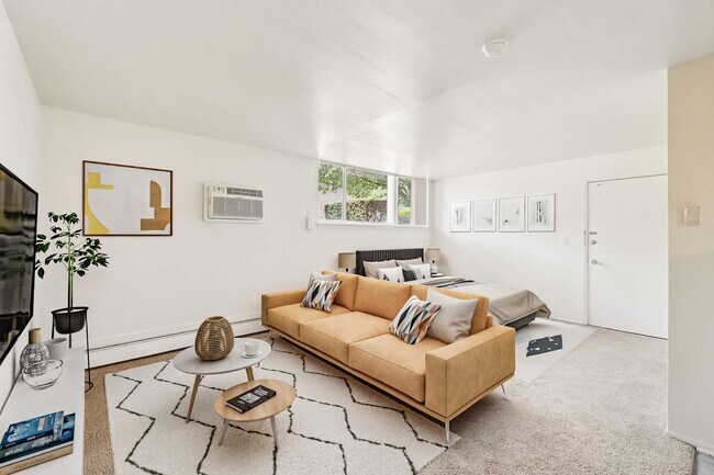 Photo - Medical Center Court