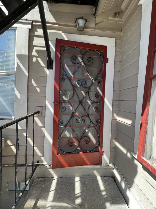 Photo - 202 E 33rd St Unidad B