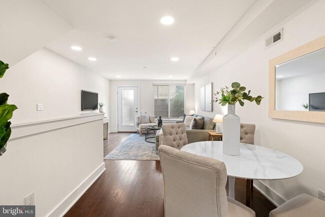 Building Photo - 1315 N 25th St Unit 1