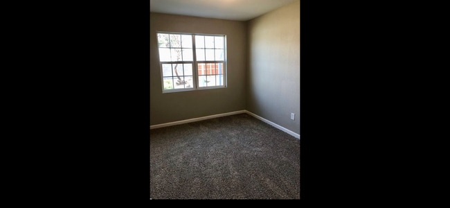 Photo - 404 E 47th St