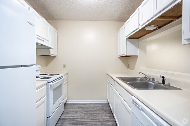 2BR, 1.5BA - 1,100SF - Kitchen