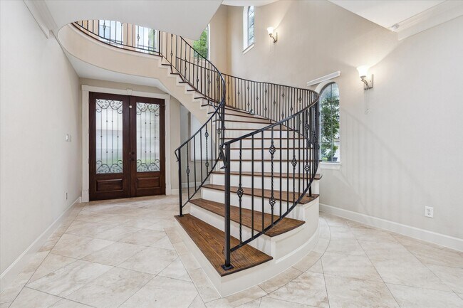 Photo - 607 Oakley St