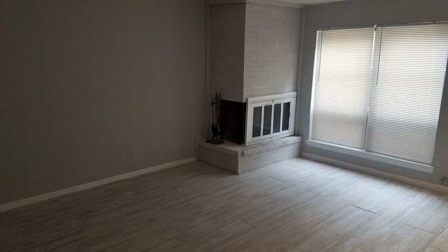 Photo - 2020 Court Pl