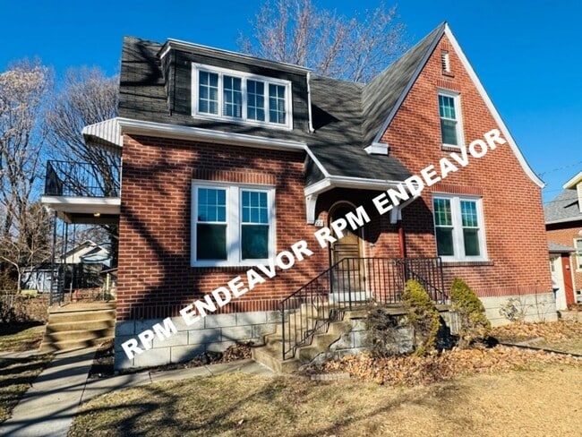 Photo - Downtown St. Charles 4BR Home | Walk to Main Street | Garage + Yard