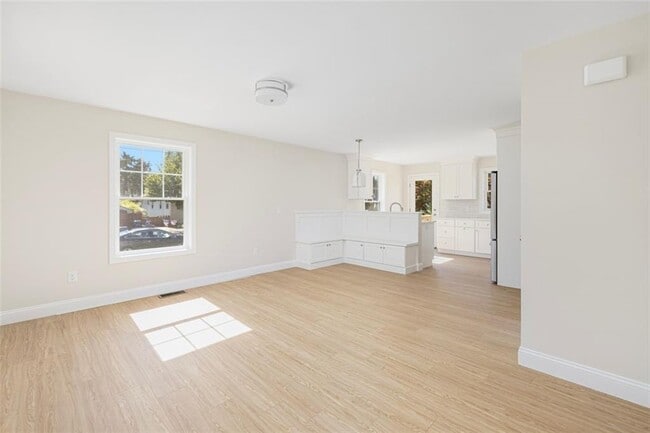 Photo - 237-237 Pequot Ave