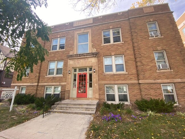 Raymond Apartments - Raymond Apartments