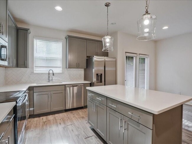 Photo - 1809 Edgehill Dr