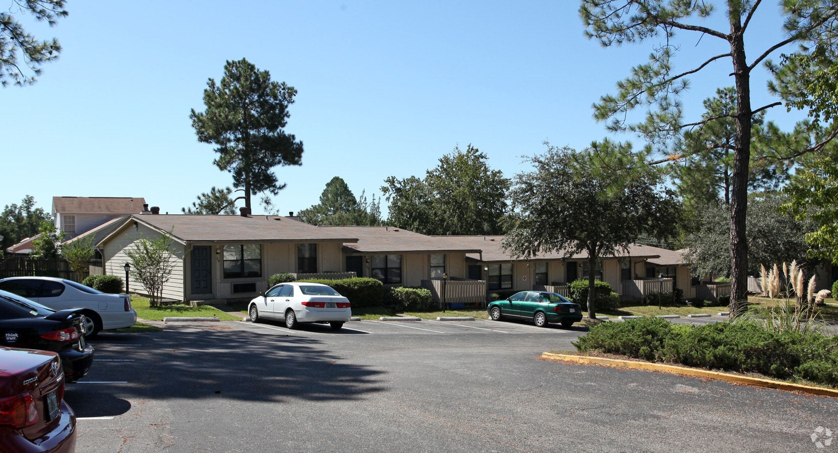 Hillview Terrace Apartments - Hillview Terrace Apartments