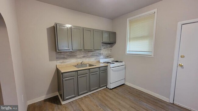 Photo - 5431 Malcolm St