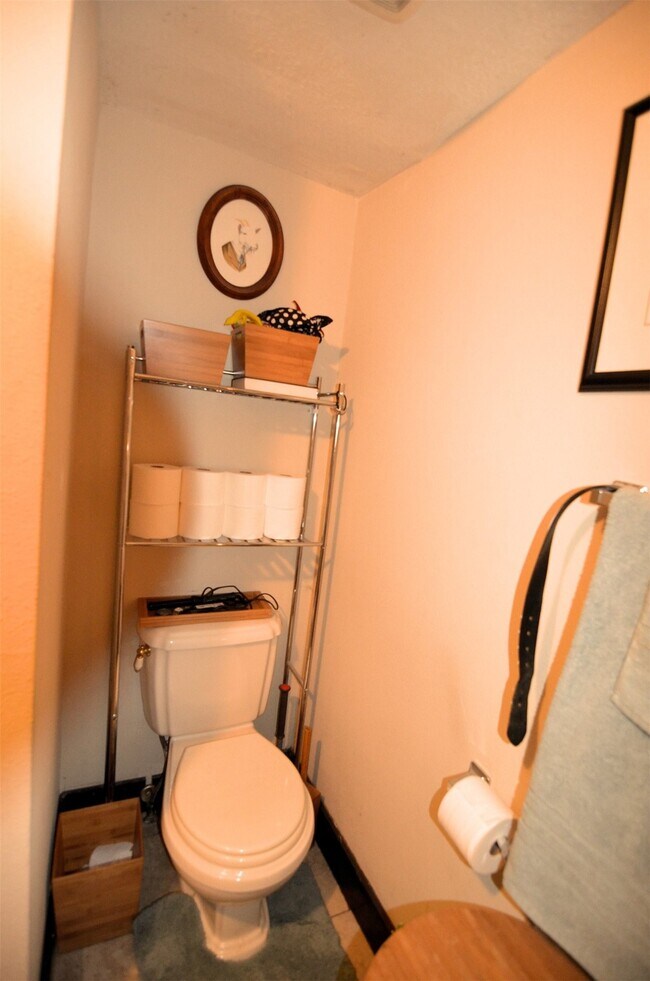 Photo - 824 W 19th St Unit A