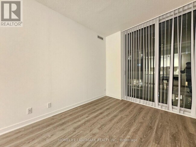 Photo - 180 Front St E Unité 2912