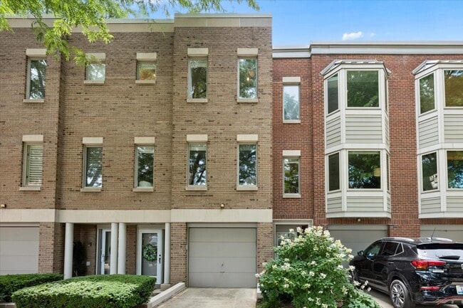 Building Photo - 2304 N Lakewood Ave