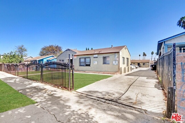 Photo - 6340 10th Ave Unidad 6400 1/2