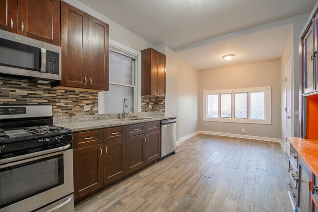 Photo - 1252 W Elmdale Ave Apartment Unit 1