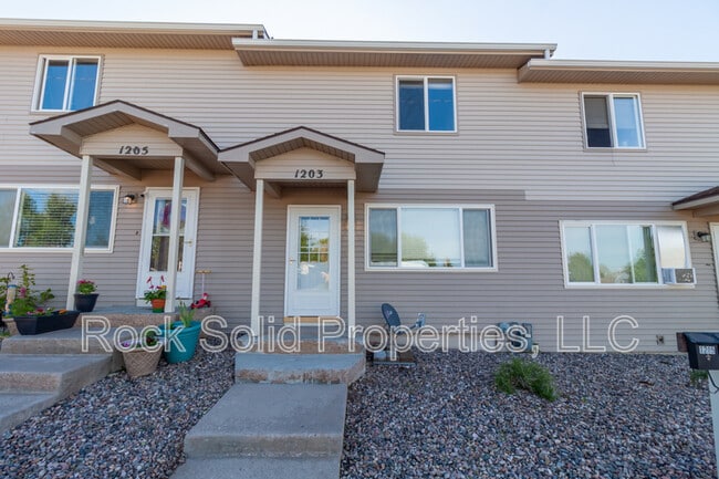 Building Photo - 1203 Crook Ave