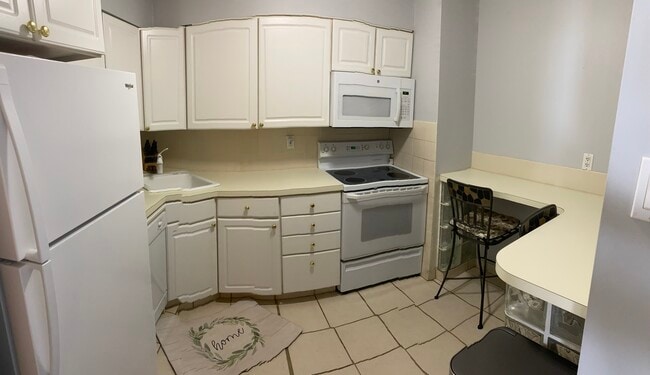 Photo - 100 S Berkley Sq Unit 18L