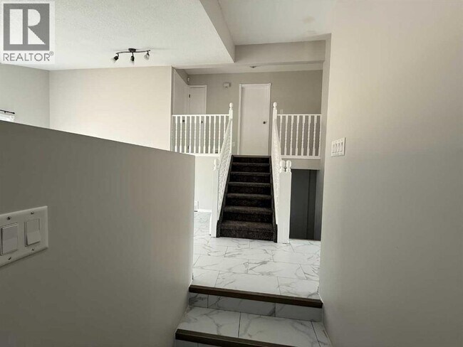 Photo - 2725-257B 57b Ave
