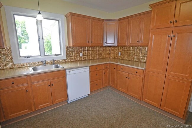 Photo - 405 Maple Ave
