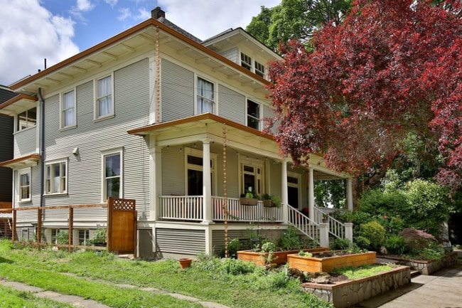 Photo - 2023 NE 8th Ave