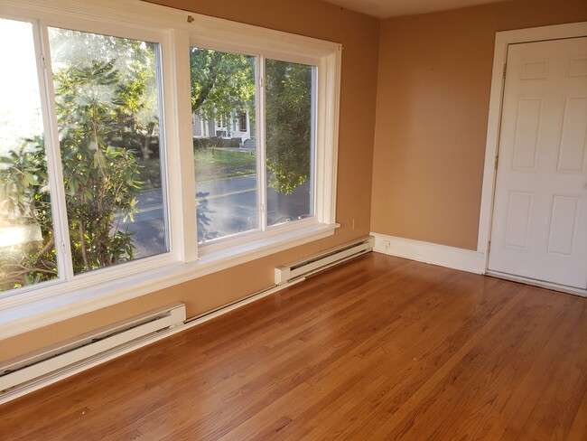 Sunroom 1st floor - 505 Bennett St Casa Adosada